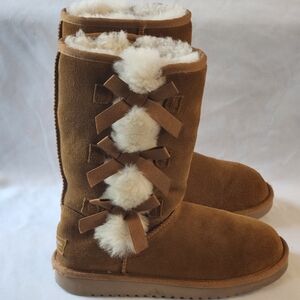 Koolaburra Tan Shearling Winter Boots Size 6.